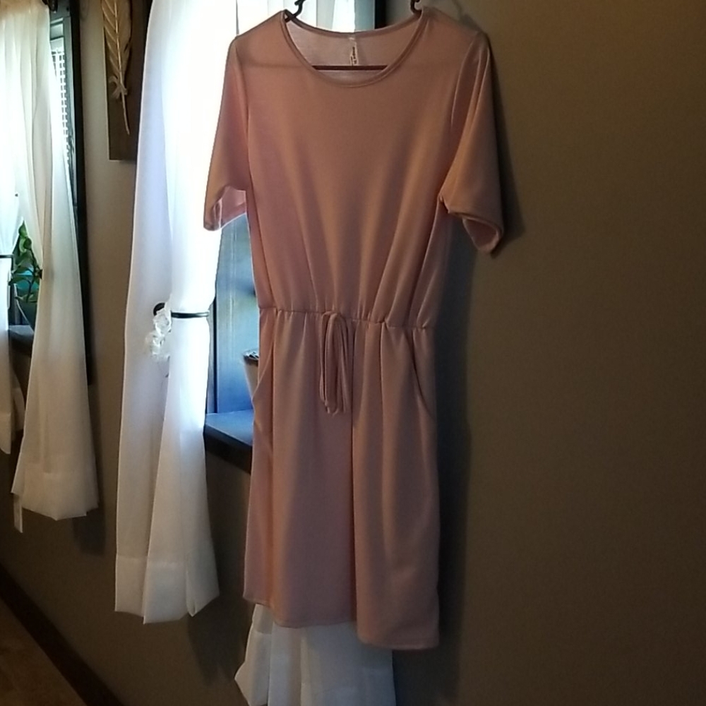 Cute pink dress with pockets